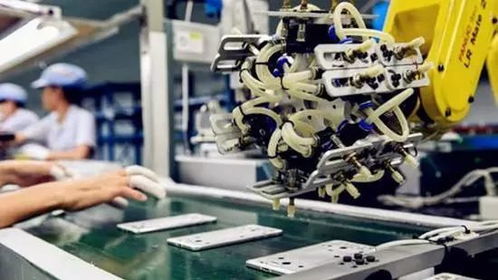 科技浪潮下的就业变革 富士康郭台铭预测五年内机器取代八成工人，技术开发迎来新机遇