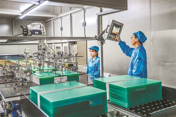 技术驱动，订单繁忙——探访山西宇皓新型光学材料工厂的创新发展之路